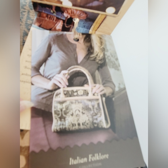 NWT-🤎-Patricia Nash Leather- Italian Folklore Stamped Messenger Cross Body Bag - Picture 12 of 13